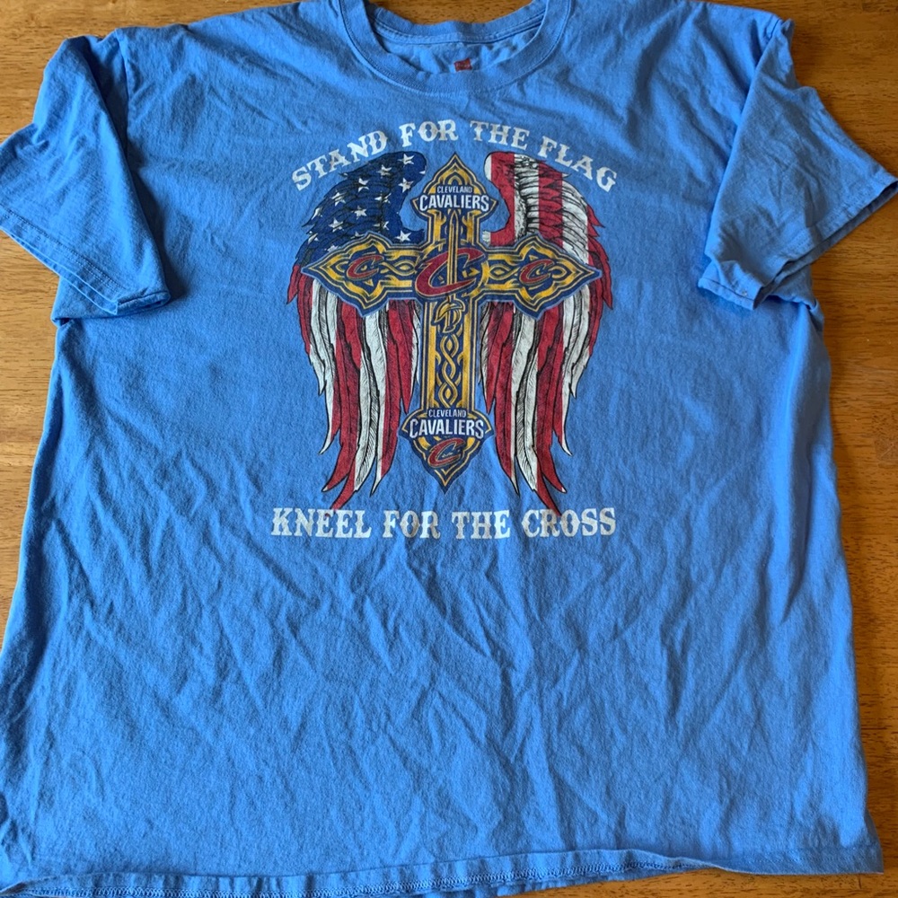 Men’s Cleveland Cavaliers stand for the flag XXL